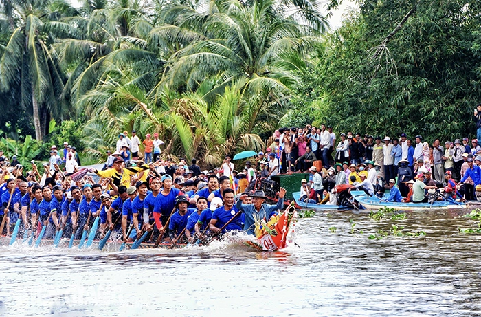 10 đội tham gia giải đua ghe ngo nam mở rộng tại huyện Giồng Riềng